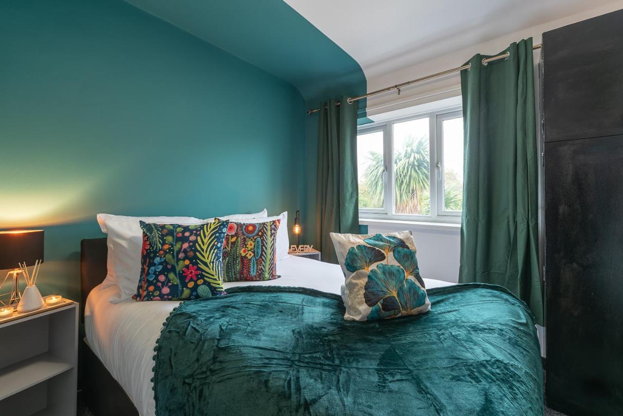 J'S Home Away From Home Fresh 2 Bedroom Garden Parking Kingston upon Hull Eksteriør bilde