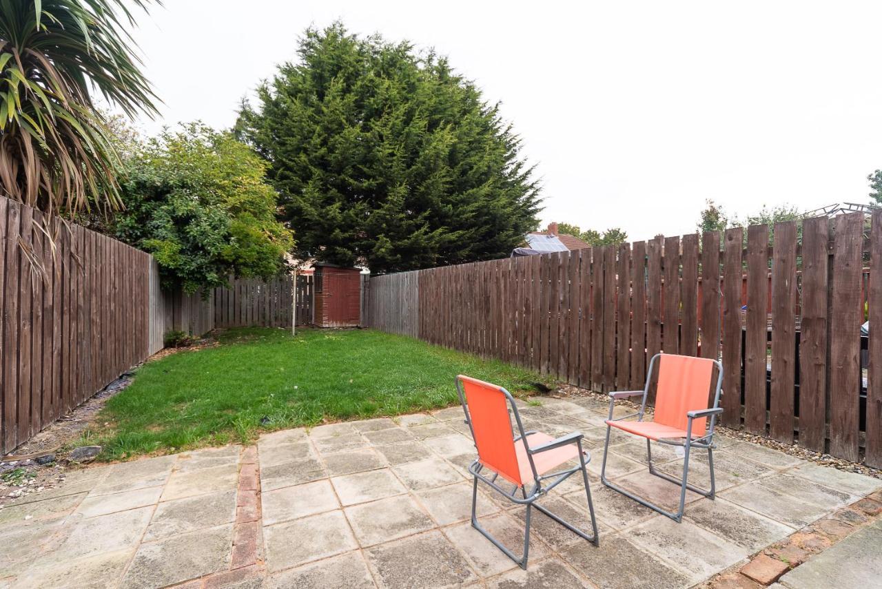 J'S Home Away From Home Fresh 2 Bedroom Garden Parking Kingston upon Hull Eksteriør bilde